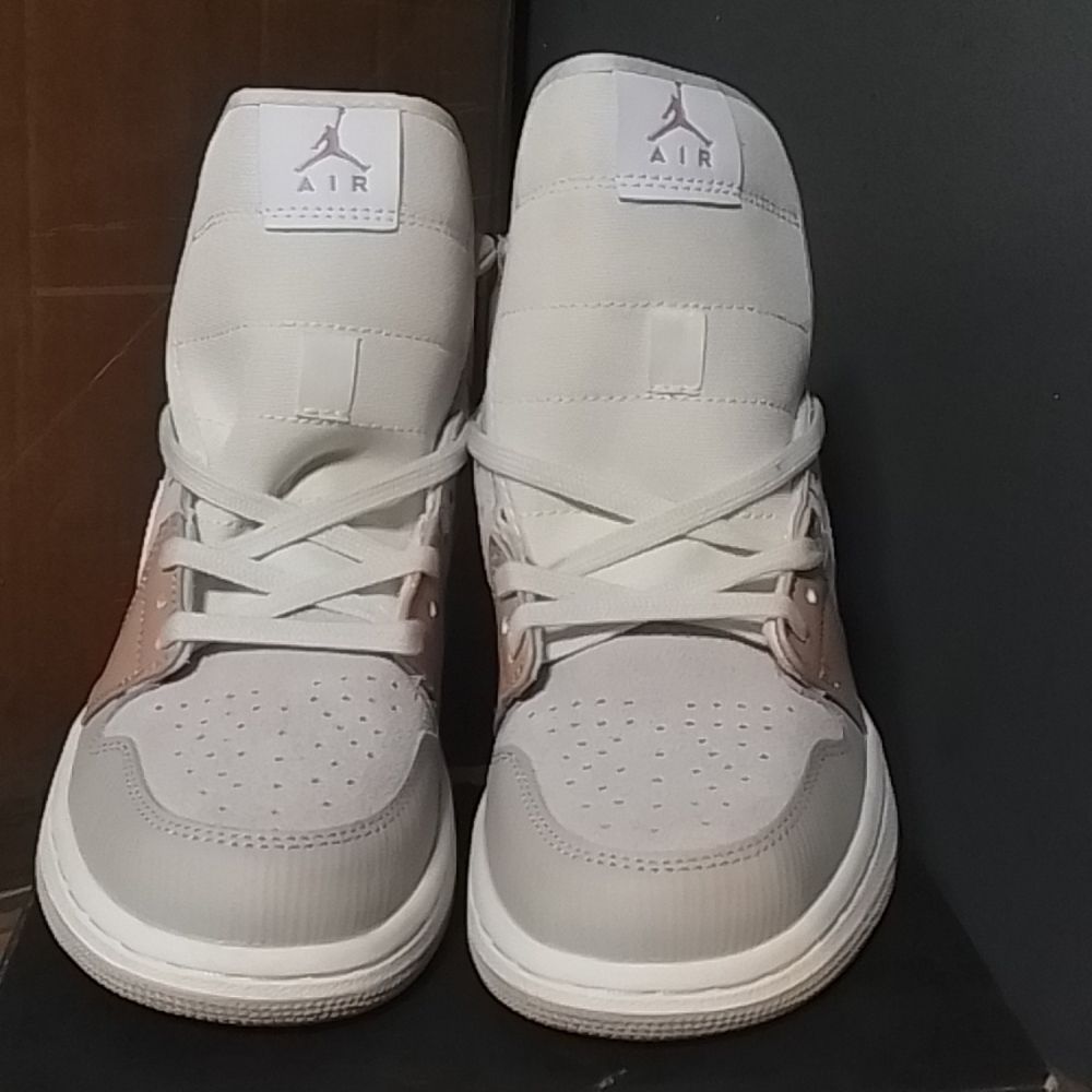 Women Size 9 Air Jordan 1